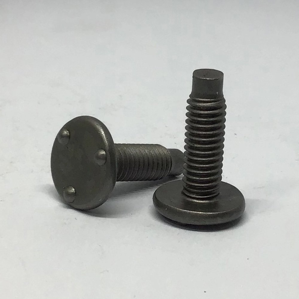 Heavy-duty welding bolt with corrosion resistance